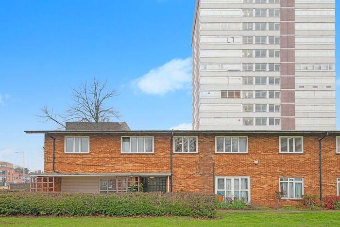 1 Bedroom Flat To Rent In Beehive Lane, Ilford, IG1