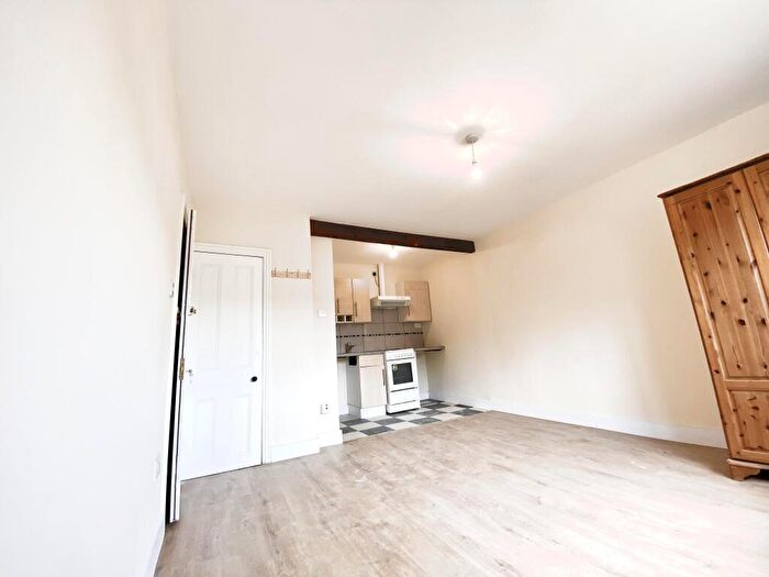 Studio To Rent In Kings Road, London Colney, St Albans, AL2