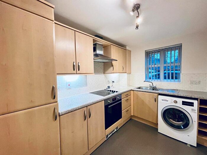 2 Bedroom Apartment To Rent In Old College Road, Newbury, RG14