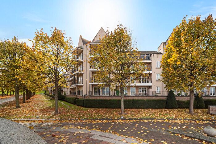 2 Bedroom Apartment For Sale In The Boulevard, Greenhithe, Kent, DA9
