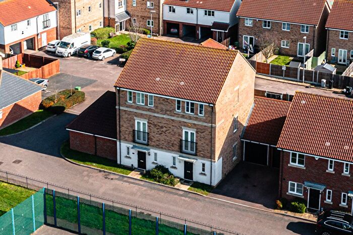 4 Bedroom Town House For Sale In Markhams Close, Basildon, SS15