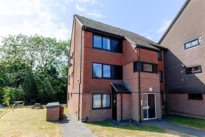 1 Bedroom Flat For Sale In Peerless Drive, Harefield, Uxbridge, UB9