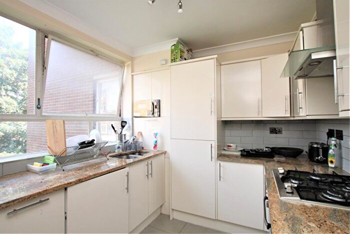 3 Bedroom Flat To Rent In High Mount, Station Road, Hendon, NW4