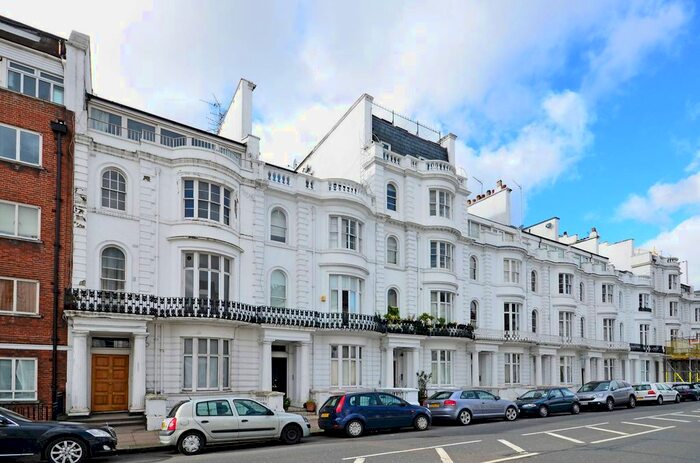 2 Bedroom Maisonette To Rent In Gloucester Terrace, Bayswater, London, W2