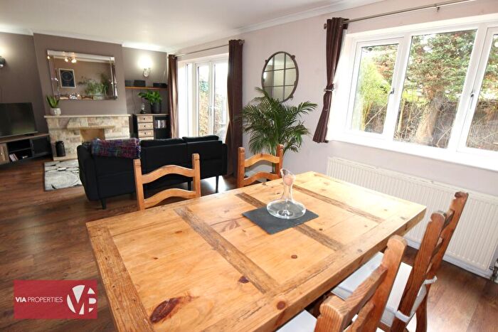 5 Bedroom Detached House For Sale In Badgers Croft, Broxbourne, EN10