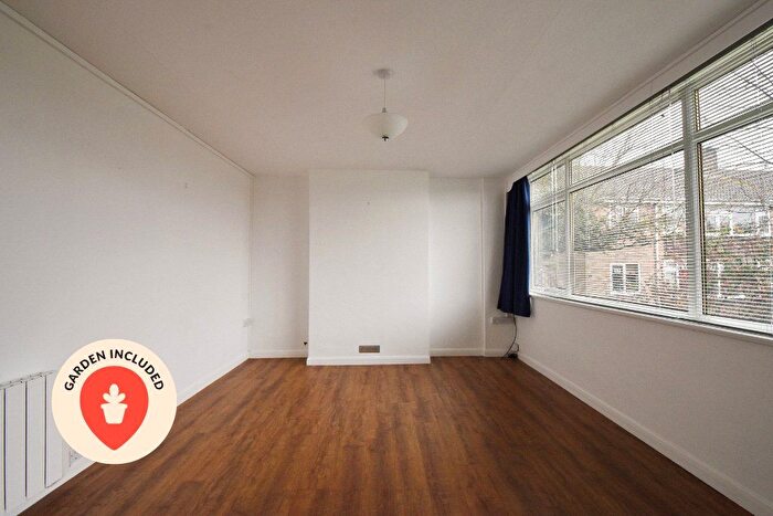 2 Bedroom Flat To Rent In Westover Rise, Bristol, Somerset, BS9