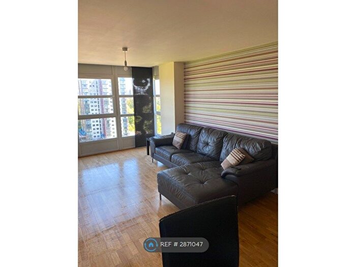 2 Bedroom Flat To Rent In Spindletree Avenue, Manchester, M9