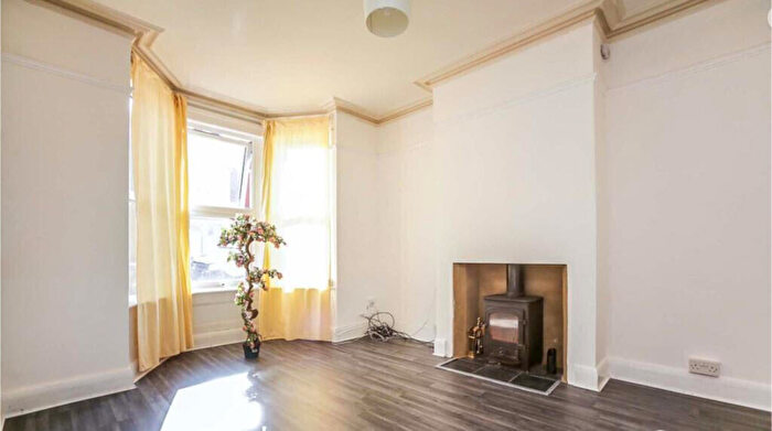 4 Bedroom Barn Conversion To Rent In Rainham Road, ME7