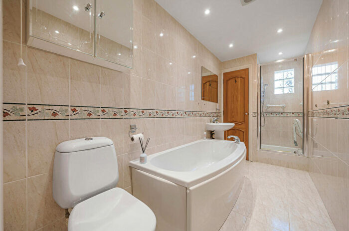 2 Bedroom Apartment For Sale In Sturges Road, Wokingham, Berkshire, RG40
