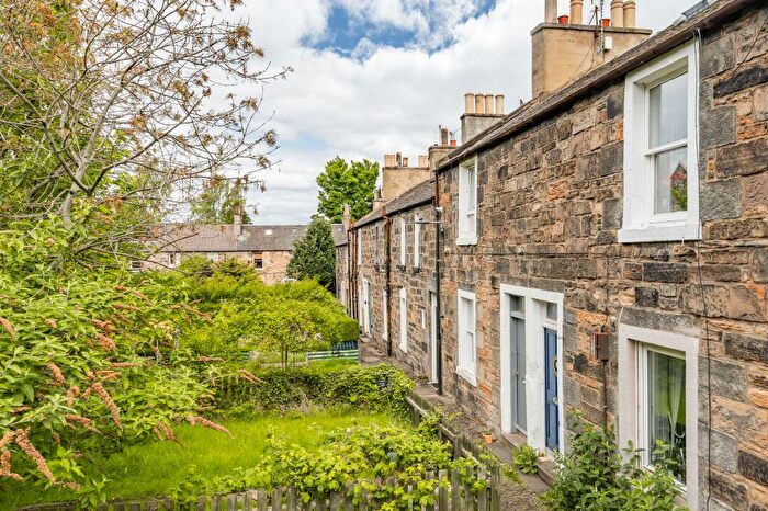 1 Bedroom Flat For Sale In Shaw's Street, Edinburgh, EH7