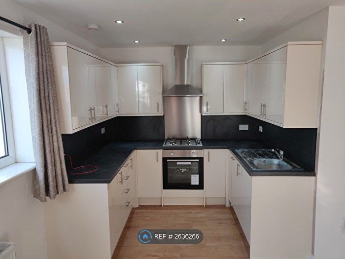 4 Bedroom Maisonette To Rent In Comleypark Street, Glasgow, G31