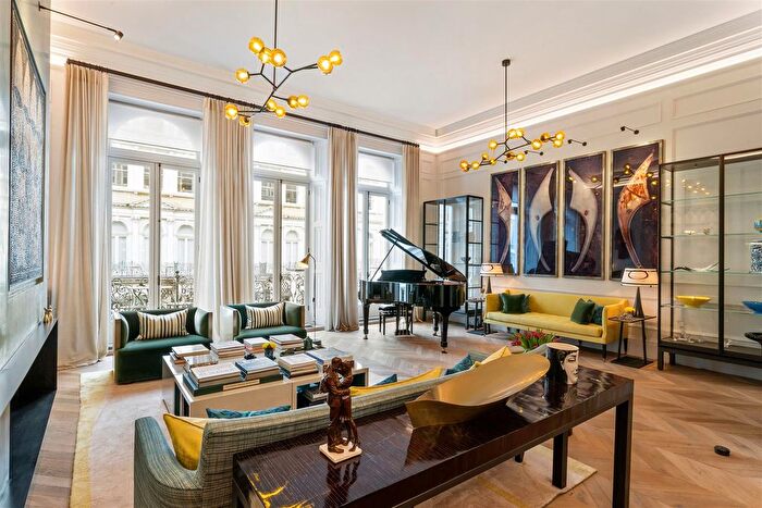 4 Bedroom Flat To Rent In De Vere Gardens, London, W8