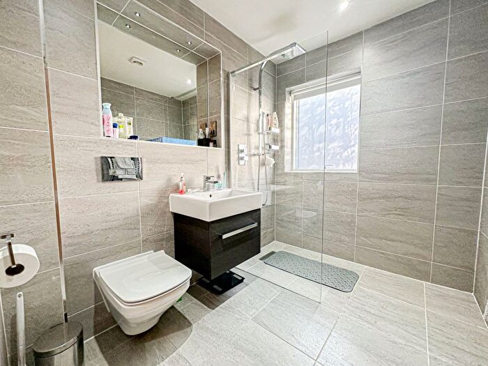 2 Bedroom Flat For Sale In Lyndhurst Road, Mossley Hill, Liverpool, L18