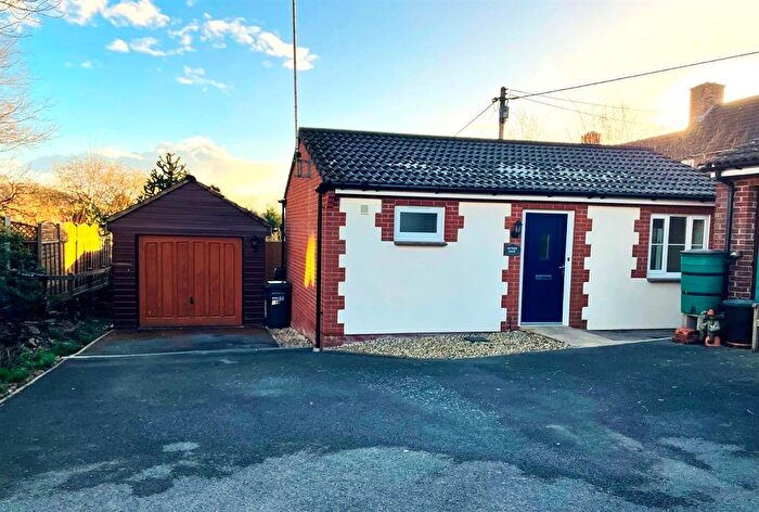 1 Bedroom Detached Bungalow For Sale In Brue Avenue, Bruton, BA10