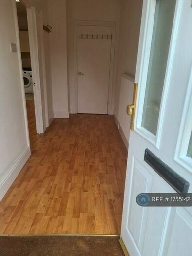 2 Bedroom Flat To Rent In New House Park, St. Albans, AL1