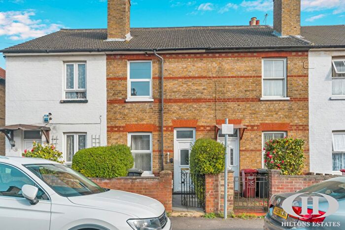 2 Bedroom Terraced House For Sale In The Crescent, Slough, SL1