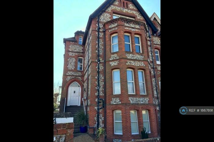2 Bedroom Flat To Rent In Grange Gardens, Eastbourne, BN20