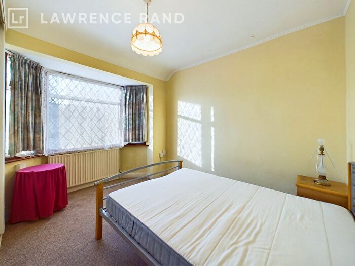 3 Bedroom Terraced House For Sale In Rhyl Road, Perivale, Greenford, UB6