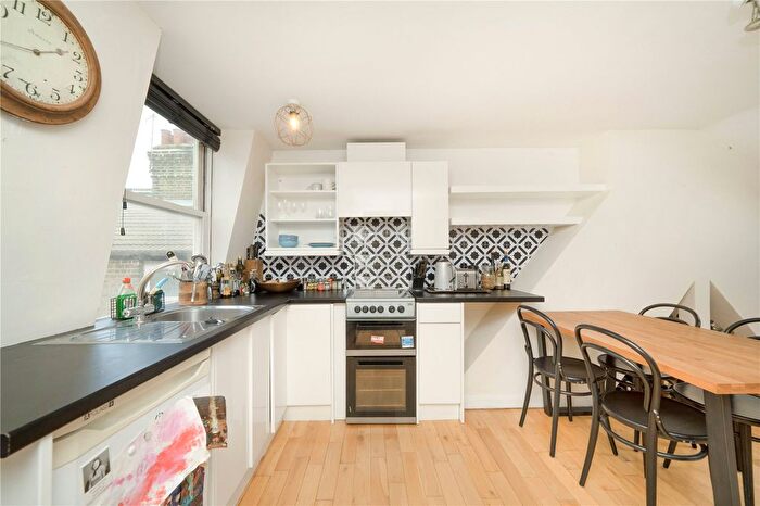 2 Bedroom Flat To Rent In Lime Grove, London, W12