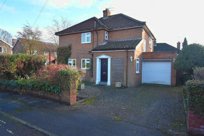 3 Bedroom Detached House To Rent In Hall Park, Heslington, York, YO10
