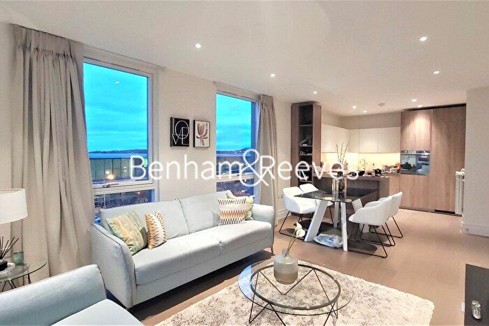 2 Bedroom Apartment To Rent In Queenshurst Square, Kingston Upon Thames, KT2