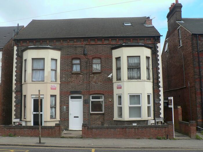 Studio To Rent In Old Bedford Road, Luton, LU2