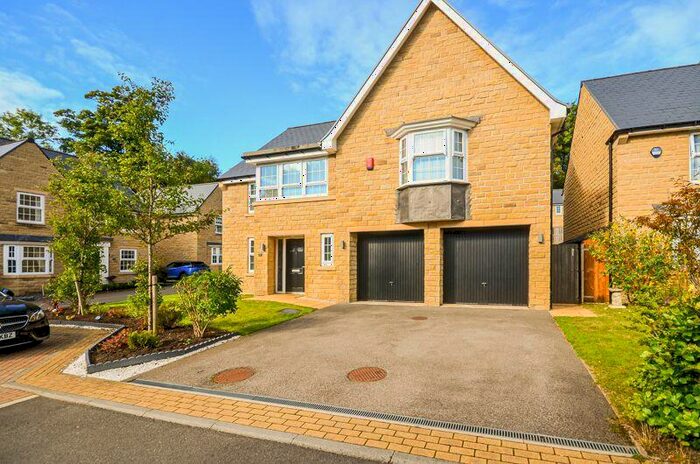 5 Bedroom Detached House For Sale In Siskin Gardens, Netherton, Huddersfield, HD4