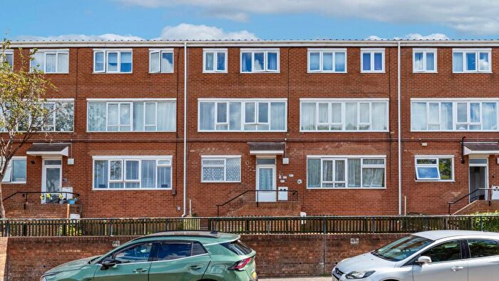 2 Bedroom Flat For Sale In Peabody Hill, Tulse Hill, London, SE21