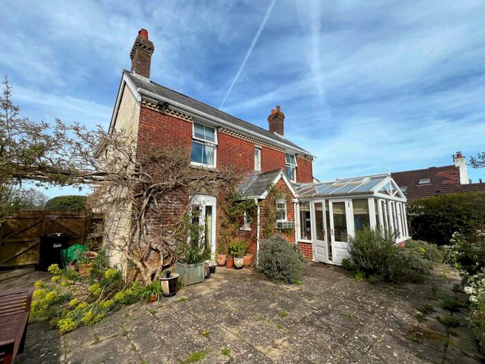 3 Bedroom Cottage For Sale In Tiptoe Road, New Milton, BH25