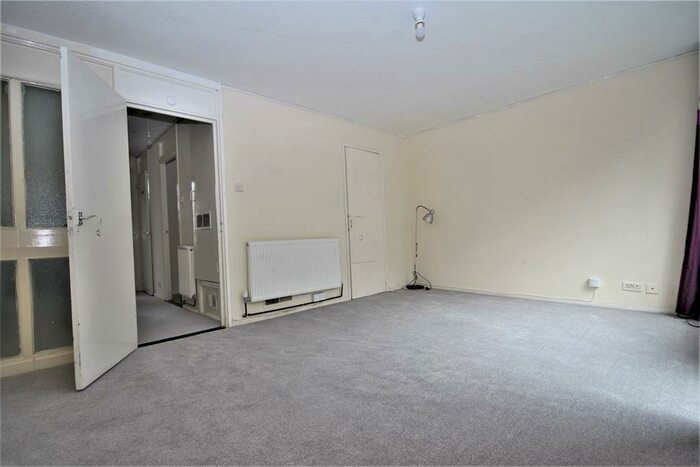 2 Bedroom Flat To Rent In Teal Court, Deptford, London, SE8
