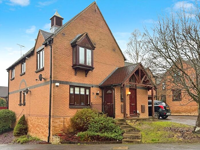 2 Bedroom Maisonette For Sale In Top Common, Warfield, Bracknell, RG42