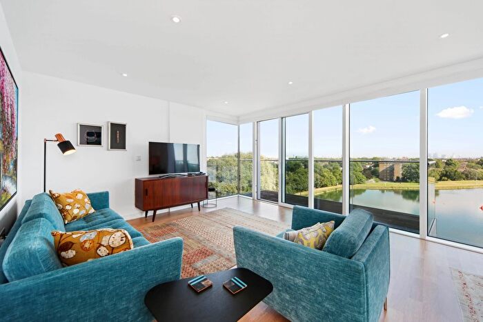 3 Bedroom Flat For Sale In Goodchild Road, London, N4