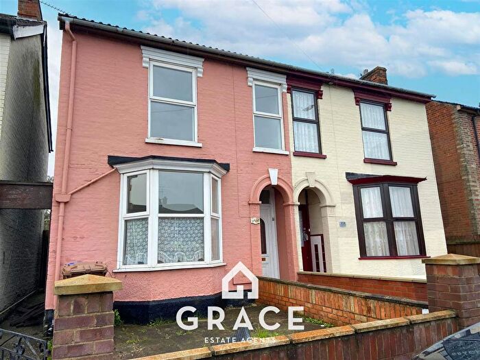 3 Bedroom Semi Detached House For Sale In Foxhall Road, Ipswich, IP3