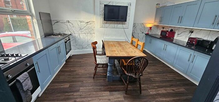 7 Bedroom Terraced House To Rent In Headingley Avenue, Leeds, West Yorkshire, LS6