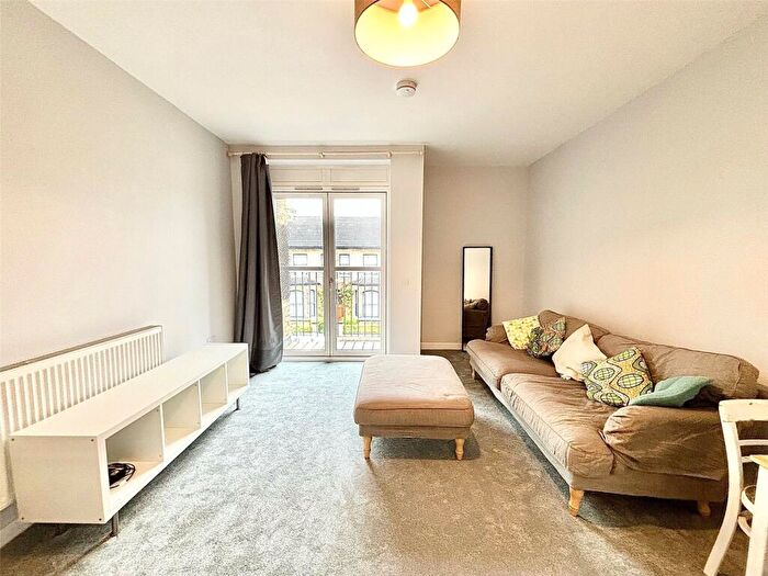 2 Bedroom Flat For Sale In Primrose Road, London, E18