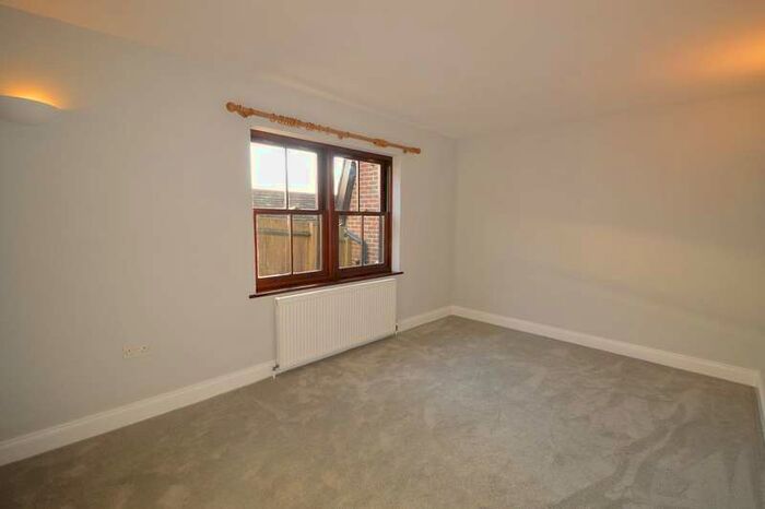 1 Bedroom Flat To Rent In Whitehill Road, Crowborough, TN6