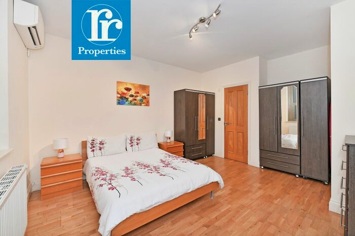 3 Bedroom Flat To Rent In Cromwell Road, London, SW7