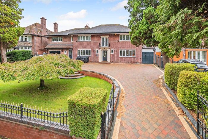 5 Bedroom Detached House For Sale In Monmouth Drive, Sutton Coldfield, B73