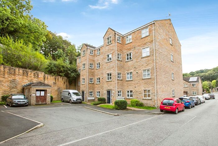 2 Bedroom Flat For Sale In Mill Stream Drive, Luddendenfoot, Halifax, West Yorkshire, HX2