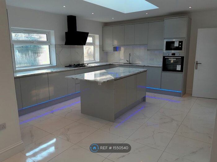 4 Bedroom Semi-Detached House To Rent In Great North Way, London, NW4