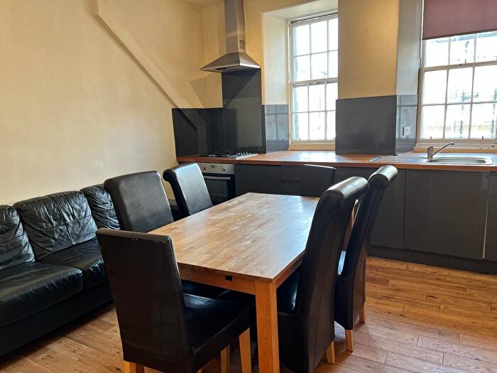 2 Bedroom Flat To Rent In Lawnmarket, Edinburgh, EH1