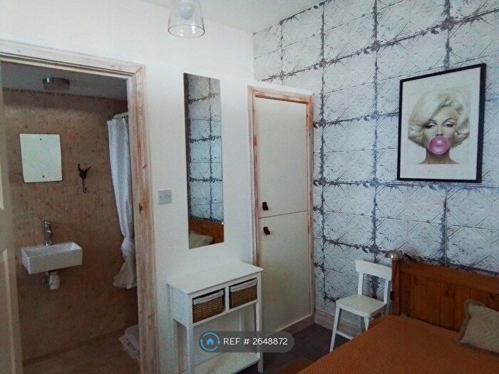 1 Bedroom Flat To Rent In Battersea Bridge Rd, London, SW11
