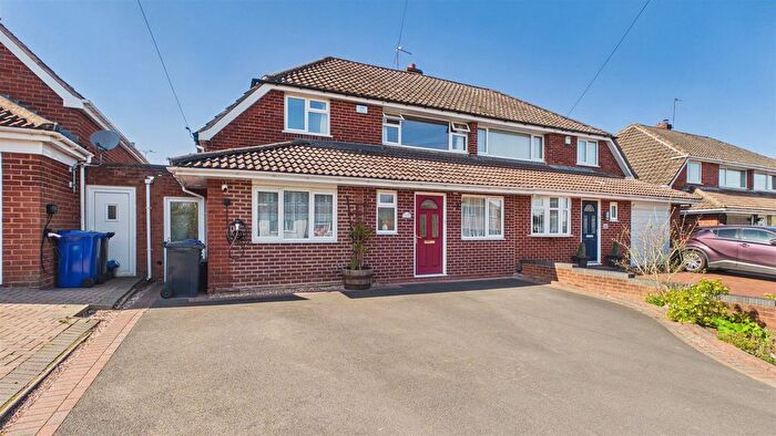 5 Bedroom Semi Detached House For Sale In Foxlea Road, Halesowen, B63