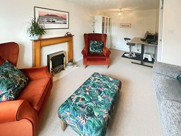 2 Bedroom Bungalow For Sale In Sheldrake Close, Thorpe Hesley, Rotherham, South Yorkshire, S61