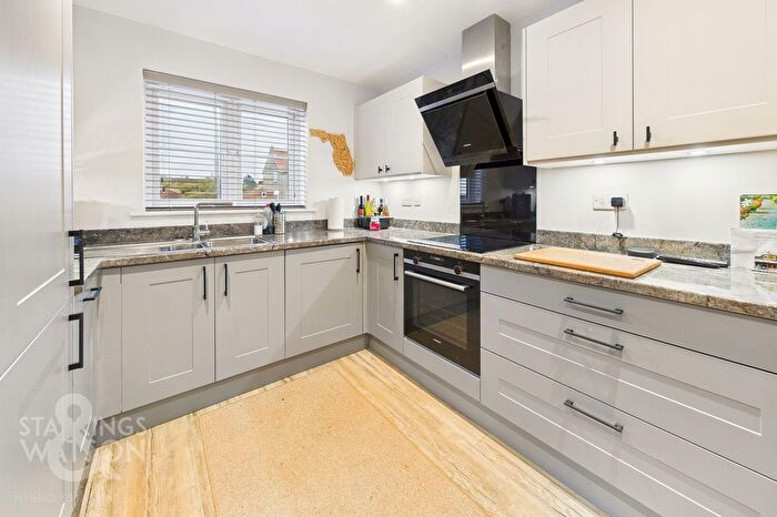 3 Bedroom Semi-Detached House For Sale In Observer Close, Freethorpe, Norwich, NR13