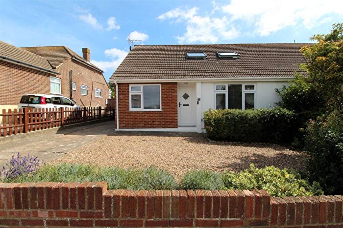 4 Bedroom Semi-Detached Bungalow For Sale In Greenhill Gardens, Minster, Ramsgate, CT12