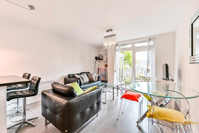 2 Bedroom Flat To Rent In Reachview Close, Camden, London, NW1