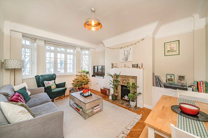 2 Bedroom Flat For Sale In Macaulay Court, London, SW4