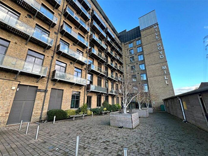1 Bedroom Apartment For Sale In Huddersfield Road, Brighouse, West Yorkshire, HD6