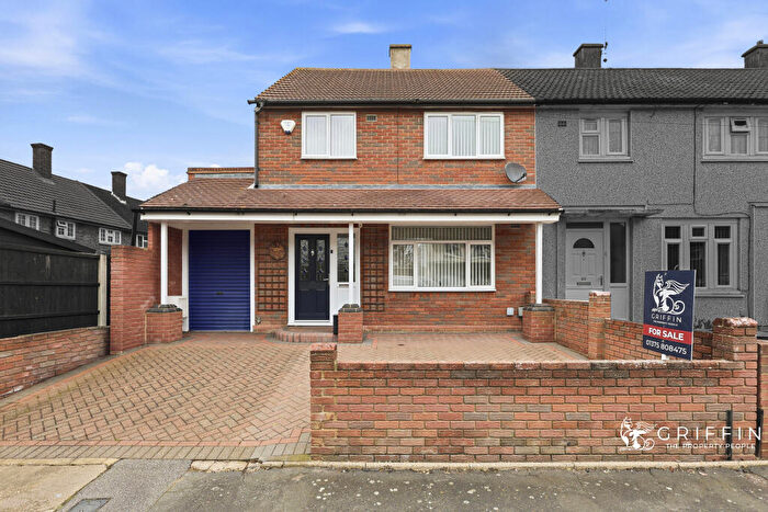 3 Bedroom End Of Terrace House For Sale In Easington Way, South Ockendon, RM15